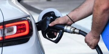 Gasprijs stijgt naar $4 per gallon door escalatie in Midden-Oosten
