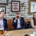Belastingverlaging voor pubs aangekondigd door Britse premier Andy Burnham