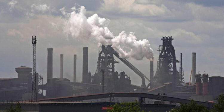 Nationalisatie van Britse staalindustrie ter bescherming nationaal belang.