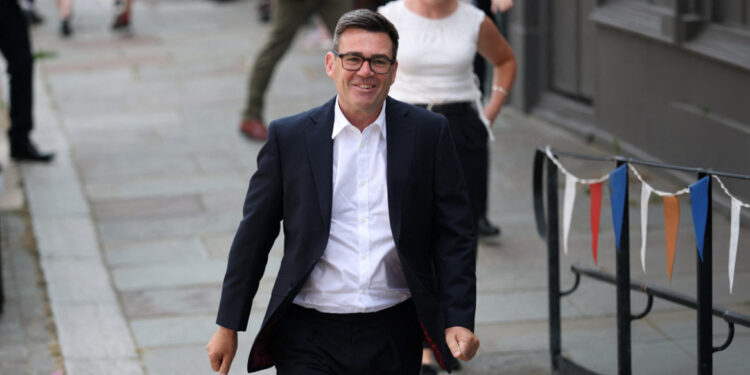 Burnham pakt huizencrisis aan met afschaffing BTW op elektriciteit