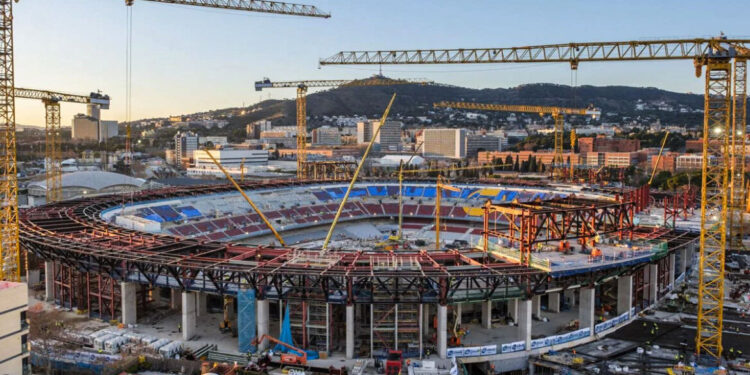 Arbeider overleden bij bouwongeval Camp Nou, onderzoek naar oorzaken.