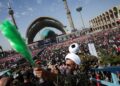 Stil verdriet en roep om wraak in Grote Moskee na Khamenei’s begrafenis