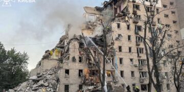 Doden en gewonden door Russische aanval in Kiev, flatgebouw ingestort