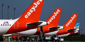 EU herziet eigendomsregels luchtvaartmaatschappijen: zorgen over easyJet, aandelen dalen
