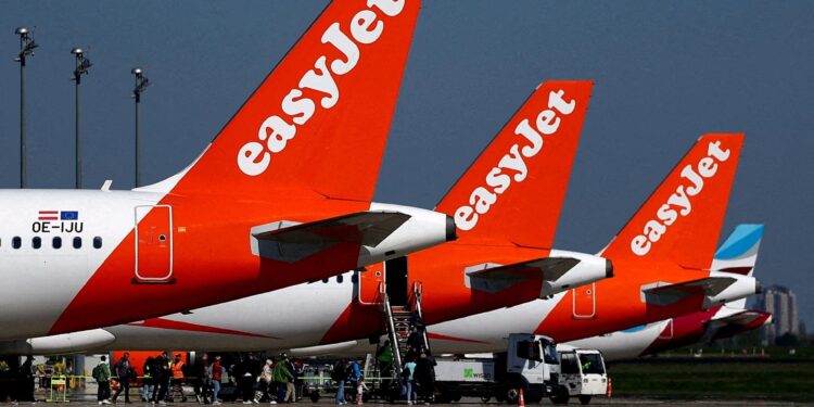EU herziet eigendomsregels luchtvaartmaatschappijen: zorgen over easyJet, aandelen dalen