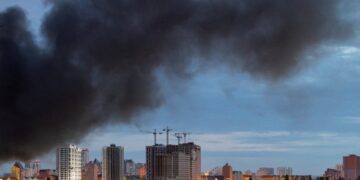 Russische hamerslag eist 2 levens en 19 gewonden in Oekraïne