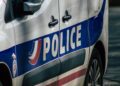 Jacht op verdachte auto bij synagoge na vondst militair wapen