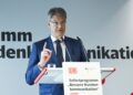 Minister Transport Schneider vraagt bondskanselier om ontslag