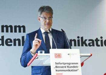 Minister Transport Schneider vraagt bondskanselier om ontslag