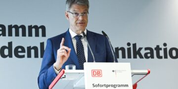 Minister Transport Schneider vraagt bondskanselier om ontslag