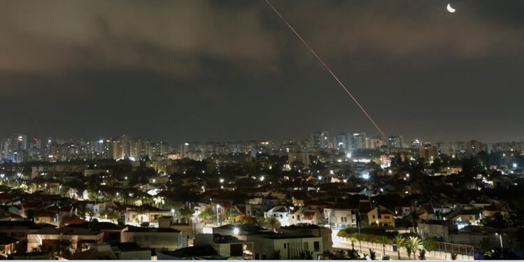 Amerika bombardeert havens in Iran, Teheran opent front tegen Koerden in Noord-Irak.