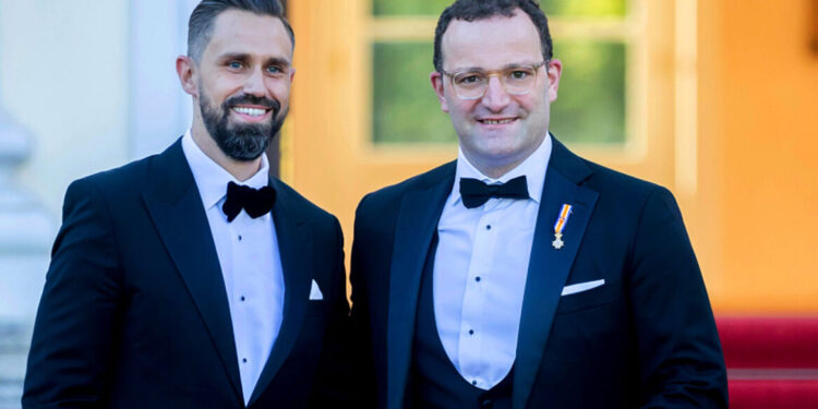 Jens Spahn stapt op na ophef over draagmoederschap met echtgenoot
