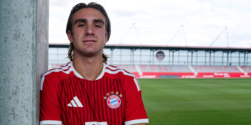 Atromitos verkoopt 17-jarige verdediger Karandrikas aan Bayern München.