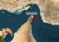 Tanker geraakt door raket in Straat van Hormuz – dreigende explosie.