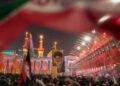 Het mysterie van de gemaskerde man bij begrafenis Ali Khamenei opgelost
