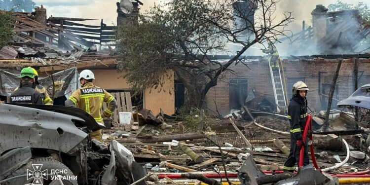 6 doden en tientallen gewonden door Russische aanval in Kiev