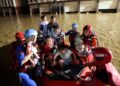 Dodelijke overstromingen in China zorgen voor duizenden ontheemden