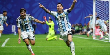 Voetbalgekte: Noorwegen-Engeland en Argentinië-Zwitserland voor plaats in halve finales. Waar kijken naar vriendelijke wedstrijden van Olympiakos, Panathinaikos en PAOK.