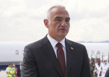 Hagia Sophia daagt Turkse minister van Cultuur uit voor heropening als moskee