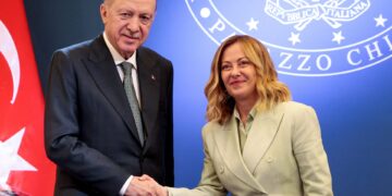 Telefonisch overleg Meloni en Erdogan: Defensie en immigratie op NAVO-top