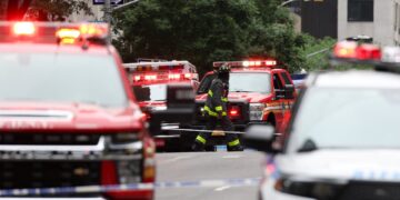 Wolkenkrabber op instorten in Manhattan: naburige gebouwen geëvacueerd