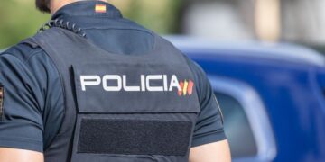 Brit gearresteerd voor poging tot kussen stewardess tijdens vlucht naar Mallorca.