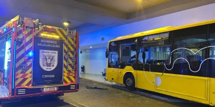 Busongeluk bij halte in Portugal eist twee levens en verwondt twintig mensen