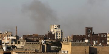 Regime strijdkrachten vallen luchthaven Sana’a aan