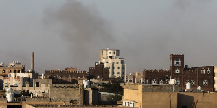 Regime strijdkrachten vallen luchthaven Sana’a aan