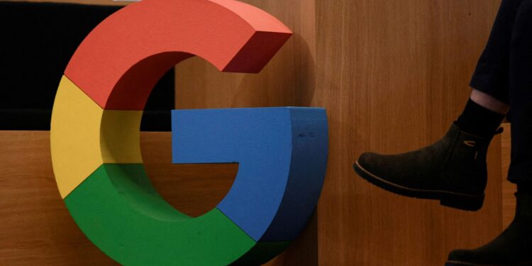 Google moet recordboete van €4,1 miljard betalen voor antitrustschendingen.