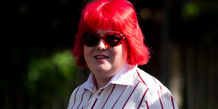 Vrouw die George Osborne stalkte ontloopt gevangenis.