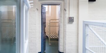 Angst voor vroege vrijlating duizenden criminelen: moordenaars en verkrachters mogelijk vrijgelaten