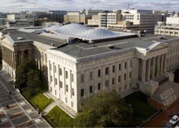 Trump beschuldigt Smithsonian van verspreiden van valse informatie