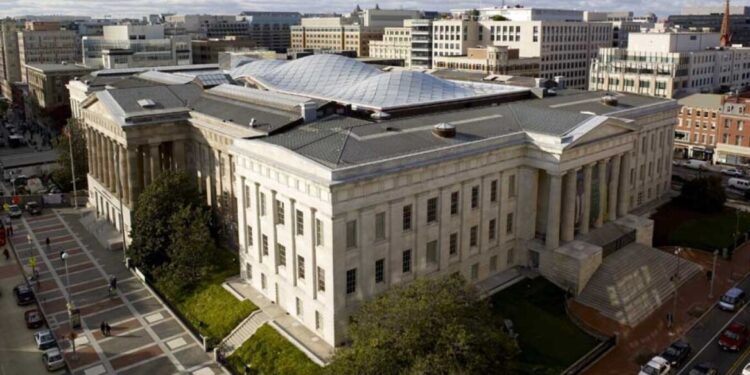 Trump beschuldigt Smithsonian van verspreiden van valse informatie