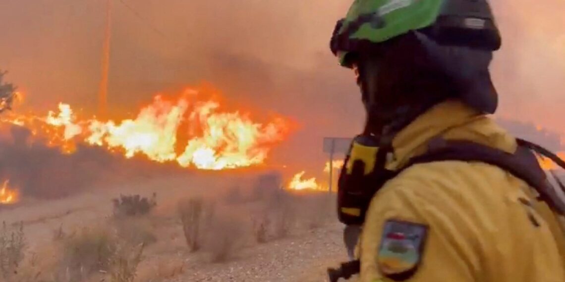 Grote brand dwingt evacuatie van 3.500 inwoners bij Madrid