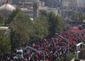 Angstige start doodskistenprocessie Khamenei in Teheran