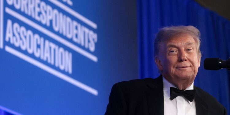 “Vertrekken betekent failliet gaan” – Trump tijdens Correspondents’ Dinner