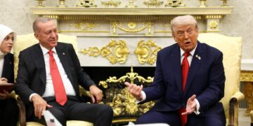 Turkije: Koortsachtige voorbereidingen voor NAVO-Top met ontmoeting Erdogan en Trump.
