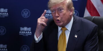 Trump verbreekt handel met Spanje vanwege NAVO-partnerschap.