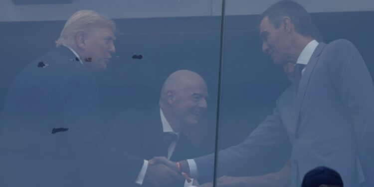 Sanchez en Trump verzoenen tijdens WK-finale na gespannen betrekkingen.