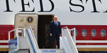 Journalisten voor de rechter na onthullingen over nieuwe Air Force One.