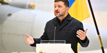 Zelenski overweegt legerhervormingen tijdens aanhoudende protesten in Oekraïne
