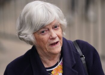 Politie heropent onderzoek naar poging tot inbraak in Widdecombe-zaak.