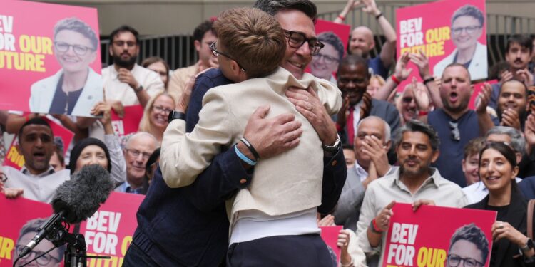 Labour wint met gemak in Greater Manchester, maar zorgen over achterban.