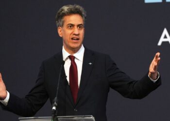 Miliband eist verklaring van Israëlische ambassadeur over nederzettingenprojec