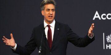Miliband eist verklaring van Israëlische ambassadeur over nederzettingenprojec