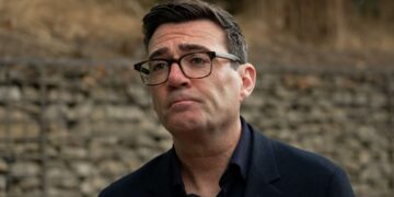 Risico op schadelijke fouten door interventie van PM in gevangeniscrisis.