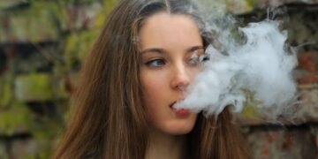 Artsen waarschuwen: kinderen nooit laten vapen vanwege gezondheidsrisico’s