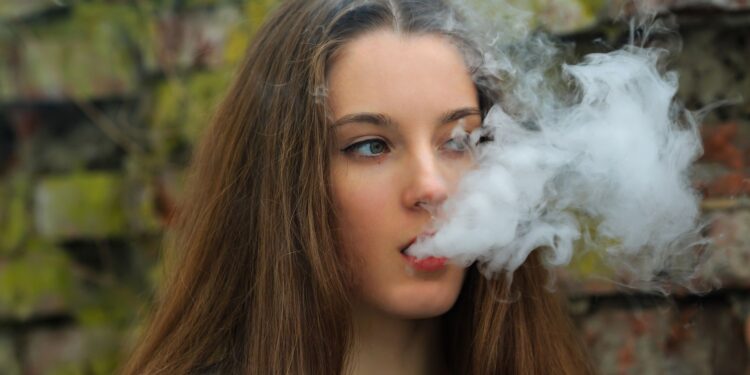 Artsen waarschuwen: kinderen nooit laten vapen vanwege gezondheidsrisico’s
