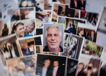 Ashley vertelt over haar ervaringen in docu The Epstein Files: ‘Masseren voor geld’.